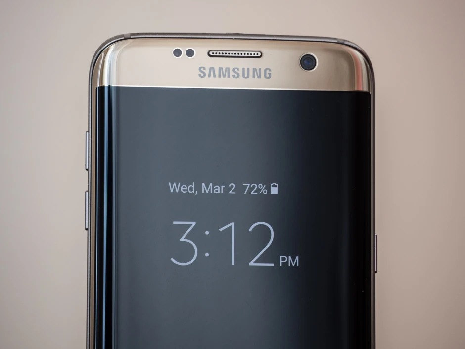 Lật lại quá khứ: Nhìn lại Galaxy S7 Edge sau 5 năm ra mắt - 1626070493